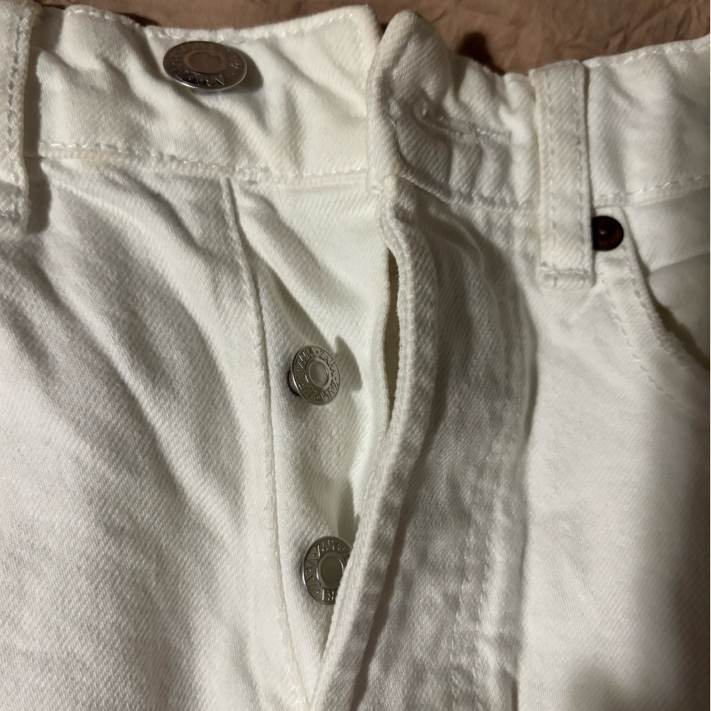 SOLD🛍Bundle sale🛍Zara White Jean Shorts Distressed High-Waisted size 2 - Picture 5 of 8